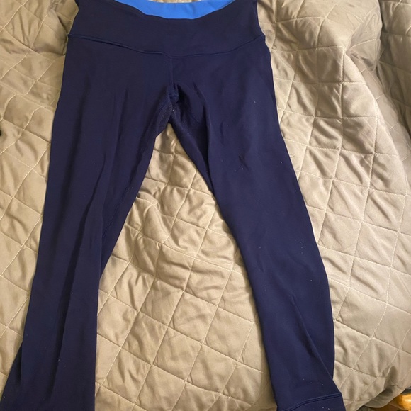 Lululemon 3/4 reversible leggings - Picture 2 of 2